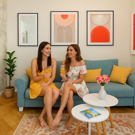 Urban Dream Studio With City Views & Comfort Bukares Bagian luar foto