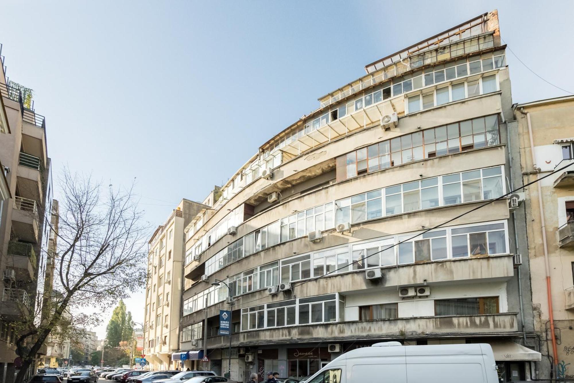 Urban Dream Studio With City Views & Comfort Bukares Bagian luar foto