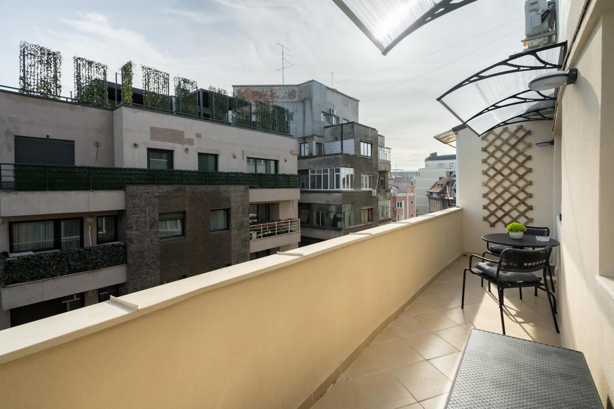 Urban Dream Studio With City Views & Comfort Bukares Bagian luar foto