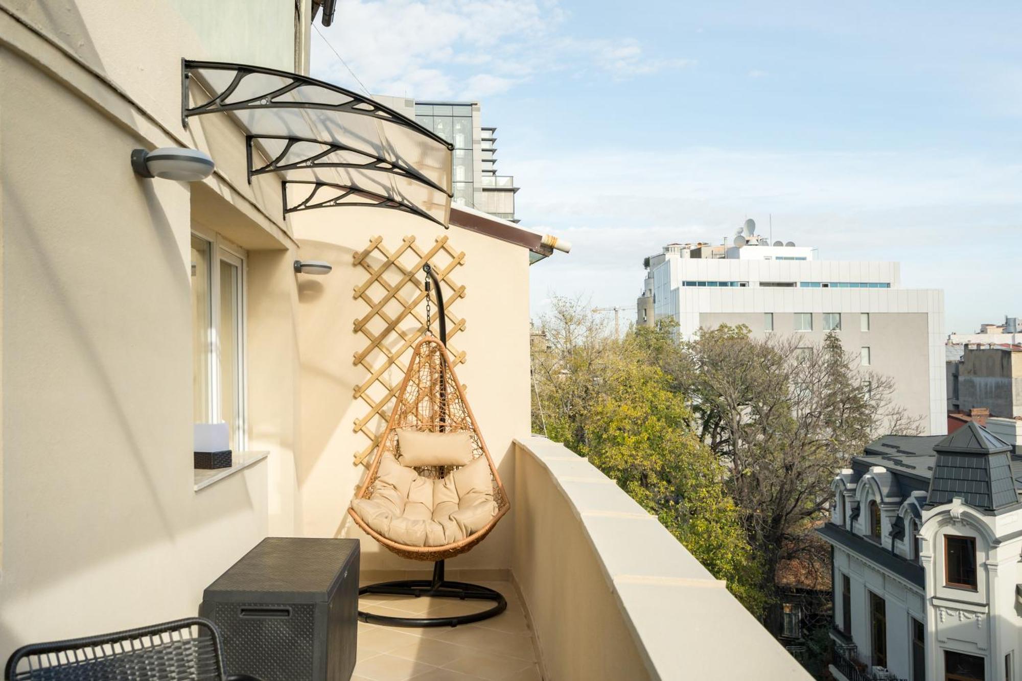 Urban Dream Studio With City Views & Comfort Bukares Bagian luar foto