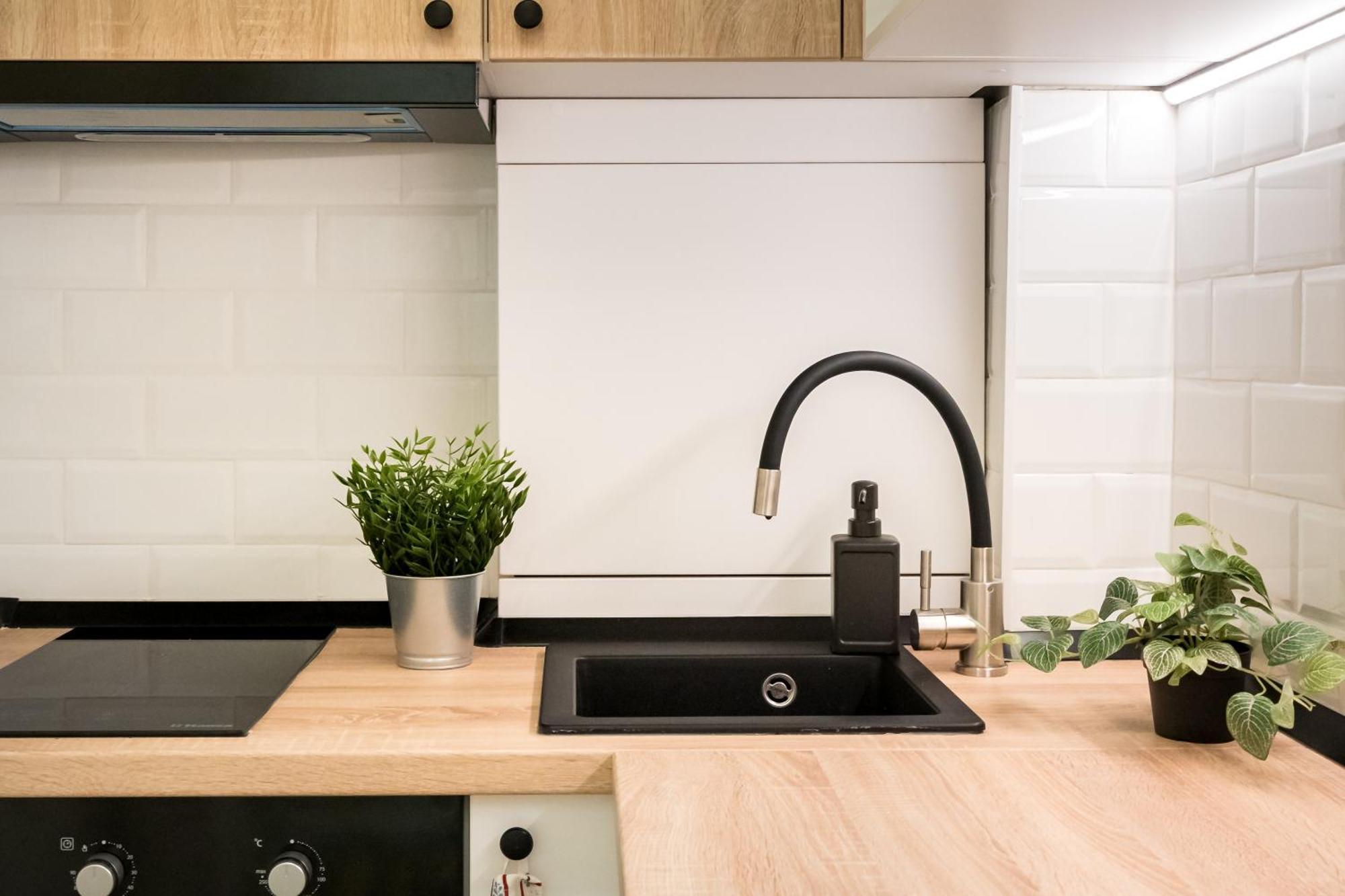Urban Dream Studio With City Views & Comfort Bukares Bagian luar foto