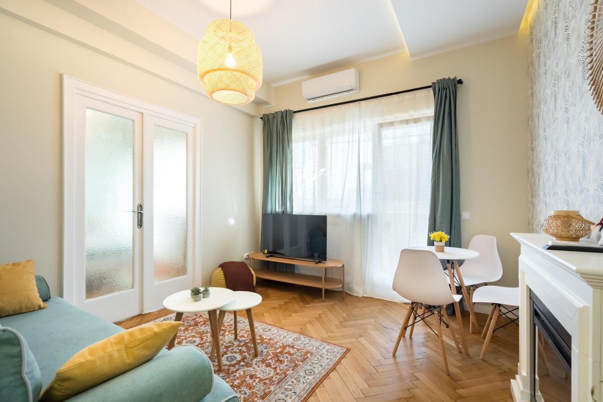 Urban Dream Studio With City Views & Comfort Bukares Bagian luar foto